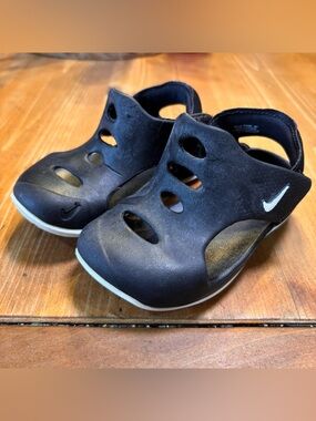 Nike kids toddlers Sunray protect 3  sandals black/white 7c